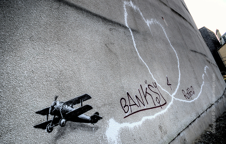 граффити художник Banksy on iStar Design Blog on www.istardesign.com